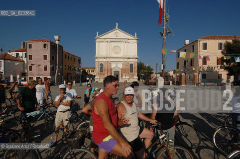 VENEZIA 4/08/07 - LIDO PELLESTRINA ©Graziano Arici/Rosebud2 SPIAGGIA PESCA MURAZZI