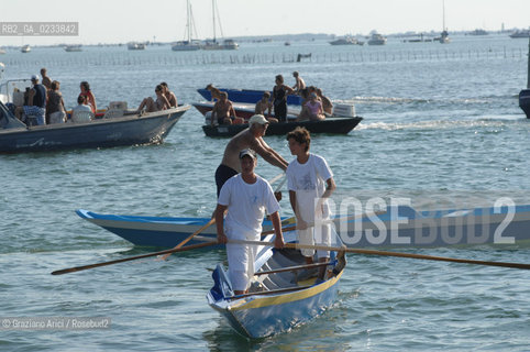 VENEZIA 4/08/07 - LIDO PELLESTRINA ©Graziano Arici/Rosebud2 SPIAGGIA PESCA MURAZZI