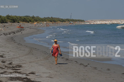 VENEZIA 4/08/07 - LIDO S.PIETRO IN VOLTA ©Graziano Arici/Rosebud2 SPIAGGIA PESCA MURAZZI