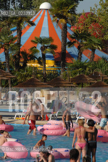 VENEZIA 1/08/2007 - LITORALE DI JESOLO ACQUALANDIA ©Graziano Arici/Rosebud2 SPIAGGIA ACQUA PISCINA
