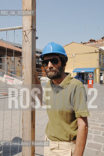VENICE 28/07/07 - THE  FOURTH BRIDGE OVER THE GRAND CANAL: THE CALATRAVA BRIDGE - THE ASSEMBLY OF THE FIRST PARTS ALONG THE GRAND CANAL THE MAYOR MASSIMO CACCIARI ©Graziano Arici/Rosebud2 QUARTO PONTE CANAL GRANDE VENEZIA