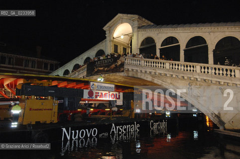 VENICE 7/08/07 - THE  FOURTH BRIDGE OVER THE GRAND CANAL: THE CALATRAVA BRIDGE - THE CROSSING OF THE LONGEST PART ALONG THE GRAND CANAL AND UNDER THE RIALTO BRIDGE ©Graziano Arici/Rosebud2 QUARTO PONTE CANAL GRANDE VENEZIA