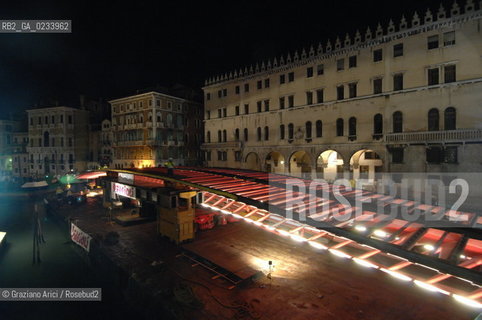 VENICE 7/08/07 - THE  FOURTH BRIDGE OVER THE GRAND CANAL: THE CALATRAVA BRIDGE - THE CROSSING OF THE LONGEST PART ALONG THE GRAND CANAL AND UNDER THE RIALTO BRIDGE ©Graziano Arici/Rosebud2 QUARTO PONTE CANAL GRANDE VENEZIA