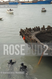 VENEZIA 30/08/07 - RECUPERO DI UNA NAVE DEL 1800 SULLA BOCCA DI MALAMOCCO LIDO ©Graziano Arici/Rosebud2 CONSORZIO VENEZIA NUOVA ARCHEO