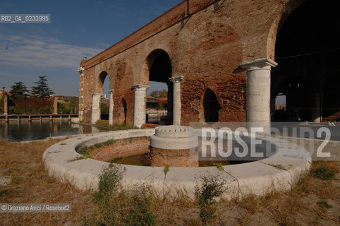 VENEZIA 25 SETTEMBRE 2007  - ARSENALE DI VENEZIA : PORTA DI TERRA, DARSENA VECCHIA BUCINTORO, CANALE DELLE GALEAZZE, STRADE CAMPAGNA, PIAZZALE DELLIMPERO ©Graziano Arici/Rosebud2 ARCHEOLOGIA INDUSTRIALE