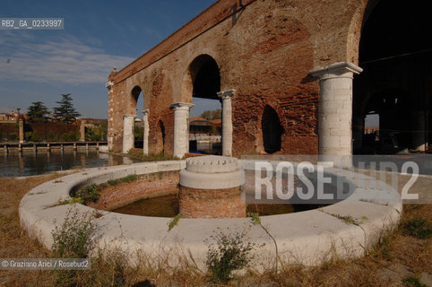 VENEZIA 25 SETTEMBRE 2007  - ARSENALE DI VENEZIA : PORTA DI TERRA, DARSENA VECCHIA BUCINTORO, CANALE DELLE GALEAZZE, STRADE CAMPAGNA, PIAZZALE DELLIMPERO ©Graziano Arici/Rosebud2 ARCHEOLOGIA INDUSTRIALE