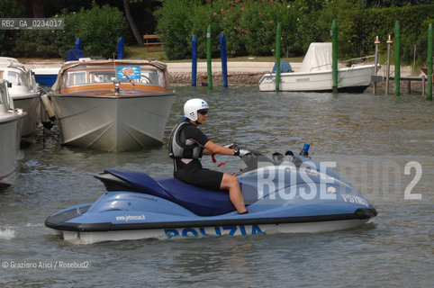 VENEZIA SETTEMBRE 2007 - AGENTI DI POLIZIA CON MOTO ACQUATICHE ©Graziano Arici/Rosebud2 BARCA