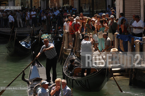 VENEZIA SETTEMBRE 2007 - TURISMO A VENEZIA  ©Graziano Arici/Rosebud2 TURISTI GONDOLA. VENELAND