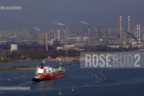VENEZIA 16/10/07 FOTO AEREA DI PORTO MARGHERA ©Graziano Arici/Rosebud2 NAVE