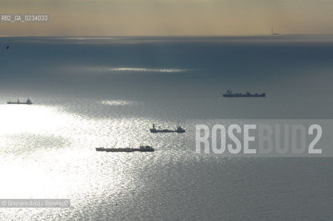 VENEZIA 2007 - NAVI ALLA FONDA DAVANTI ALLA BOCCA DI PORTO DI PELLESTRINA ©Graziano Arici/Rosebud2 FOTO AEREA NAVE