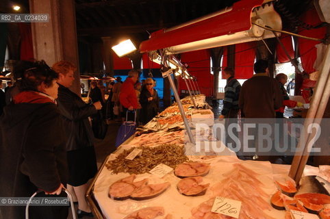 VENEZIA APRILE 2008 IL MERCATO DI RIALTO ©Graziano Arici/Rosebud2 GASTRONOMIA PESCE
