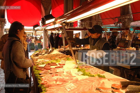 VENEZIA APRILE 2008 IL MERCATO DI RIALTO ©Graziano Arici/Rosebud2 GASTRONOMIA PESCE