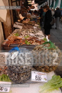 VENEZIA APRILE 2008 IL MERCATO DI RIALTO ©Graziano Arici/Rosebud2 GASTRONOMIA PESCE