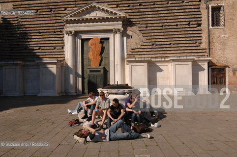 VENEZIA APRILE 2008 TURISTI A S.MARCUOLA  ©Graziano Arici/Rosebud2 TURISMO POZZO