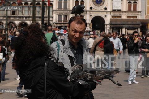 VENICE - 2006 - PIGEONS IN SAN MARCO SQUARE ©Graziano Arici/Rosebud2 COLOMBI PICCIONI GEO
