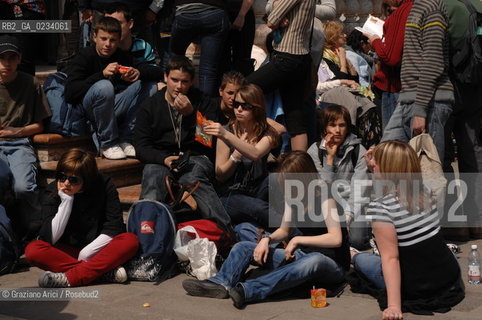 VENICE - 2006 - TURISTI IN PIAZZA S.MARCO ©Graziano Arici/Rosebud2 COLOMBI PICCIONI GEO