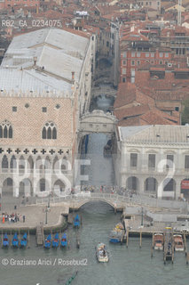 VENEZIA 9/5/08 FOTO AEREE DEL PONTE DELLA POGLIA CON IL PONTE DEI SOSPIRI E IL RIO DELLA CANONICA ©Graziano Arici/Rosebud2 PRIGIONI DUCALE