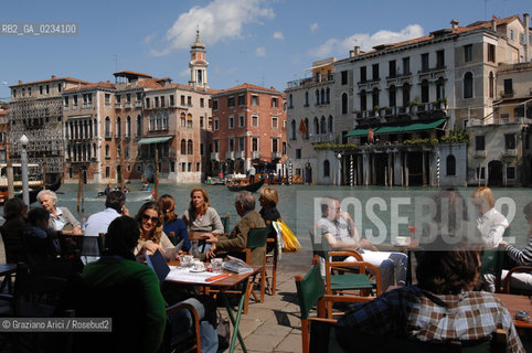 VENEZIA APRILE 2008 - RIALTO CAMPIELLO BELLA VIENNA APERITIVO E SPRITZ RISTORANTE NARANZARIA ©Graziano Arici/Rosebud2 GASTRONOMIA OSTERIA