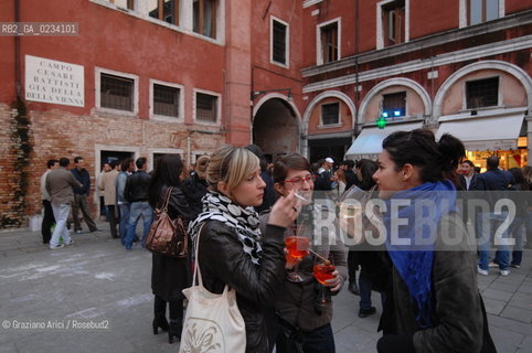 VENEZIA APRILE 2008 - RIALTO CAMPIELLO BELLA VIENNA APERITIVO E SPRITZ BAR AL MARCA©Graziano Arici/Rosebud2 GASTRONOMIA OSTERIA
