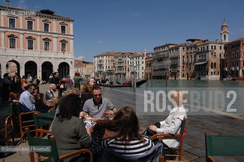 VENEZIA APRILE 2008 - RIALTO CAMPIELLO BELLA VIENNA APERITIVO E SPRITZ RISTORANTE NARANZARIA ©Graziano Arici/Rosebud2 GASTRONOMIA OSTERIA