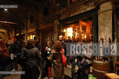 VENEZIA APRILE 2008 - RIALTO CAMPIELLO BELLA VIENNA APERITIVO E SPRITZ BAR RISTORANTE AL BANCO GIRO ©Graziano Arici/Rosebud2 GASTRONOMIA OSTERIA