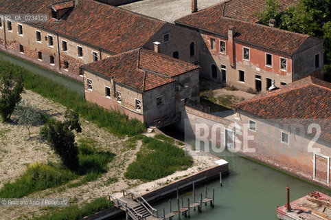 VENEZIA 2005  FOTO AEREE DEL LAZZARETTO VECCHIO ©Graziano Arici/Rosebud2