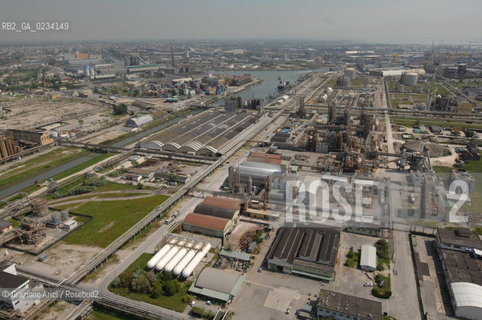 VENEZIA 9/5/08 FOTO AEREE DELLE INDUSTRIE A PORTOMARGHERA ©Graziano Arici/Rosebud2