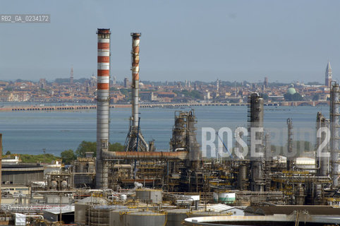 VENEZIA 9/5/08 FOTO AEREE DELLE INDUSTRIE CHIMICHE A PORTOMARGHERA ©Graziano Arici/Rosebud2