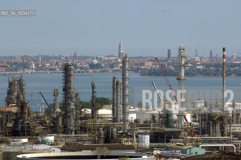 VENEZIA 9/5/08 FOTO AEREE DELLE INDUSTRIE CHIMICHE A PORTOMARGHERA ©Graziano Arici/Rosebud2