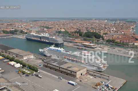 VENEZIA 9/5/08 FOTO AEREE DEL PORTO TURISTICO A VENEZIA ©Graziano Arici/Rosebud2 NAVE