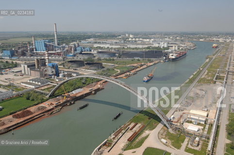 VENEZIA 9/05/08 FOTO AEREE DELLO STATO DI FATTO E AI LAVORI ESEGUITI E IN CORSO PORTOMARGHERA PER LA MESSA IN SICUREZZA DEI CANALI E DELLE DISCARICHE DALLINQUNAMENTO : CANALE SUD ©Graziano Arici/Rosebud2 CONSORZIO VENEZIA NUOVA