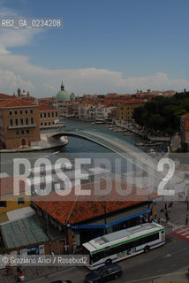 VENICE 14/07/08 THE FOURTH BRIDGE, DESIGNED BY SANTIAGO CALATRAVA,  OVER THE GRAND CANAL IN VENICE © MARTABUSO/ARICI/GRAZIANERI PONTE ARCHITETTO ARCHITETTURA CANAL GRANDE