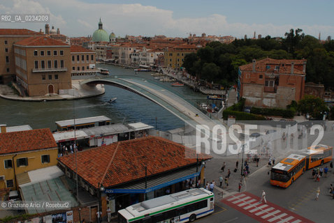 VENICE 14/07/08 THE FOURTH BRIDGE, DESIGNED BY SANTIAGO CALATRAVA,  OVER THE GRAND CANAL IN VENICE © MARTABUSO/ARICI/GRAZIANERI PONTE ARCHITETTO ARCHITETTURA CANAL GRANDE