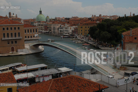 VENICE 14/07/08 THE FOURTH BRIDGE, DESIGNED BY SANTIAGO CALATRAVA,  OVER THE GRAND CANAL IN VENICE © MARTABUSO/ARICI/GRAZIANERI PONTE ARCHITETTO ARCHITETTURA CANAL GRANDE