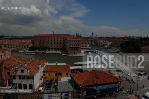 VENICE 14/07/08 THE FOURTH BRIDGE, DESIGNED BY SANTIAGO CALATRAVA,  OVER THE GRAND CANAL IN VENICE © MARTABUSO/ARICI/GRAZIANERI PONTE ARCHITETTO ARCHITETTURA CANAL GRANDE