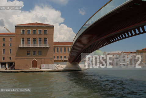 VENICE 14/07/08 THE FOURTH BRIDGE, DESIGNED BY SANTIAGO CALATRAVA,  OVER THE GRAND CANAL IN VENICE © MARTABUSO/ARICI/GRAZIANERI PONTE ARCHITETTO ARCHITETTURA CANAL GRANDE