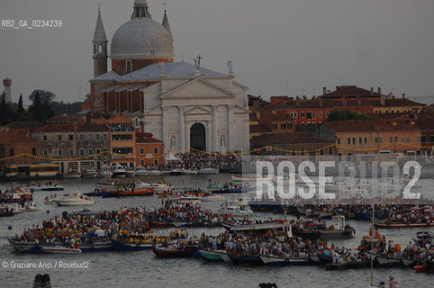 VENEZIA 20 LUGLIO 2008 . FESTA DEL REDENTORE SUL CANTIERE DI PUNTA DELLA DOGANA MONIQUE VEUTE ©Graziano Arici/Rosebud2 DOTTOR GROUP FUOCHI ARTIFICIO