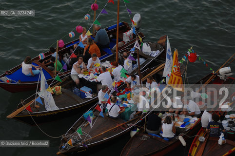 VENEZIA 20 LUGLIO 2008 . FESTA DEL REDENTORE SUL CANTIERE DI PUNTA DELLA DOGANA MONIQUE VEUTE ©Graziano Arici/Rosebud2 DOTTOR GROUP FUOCHI ARTIFICIO