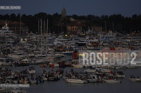 VENEZIA 20 LUGLIO 2008 . FESTA DEL REDENTORE SUL CANTIERE DI PUNTA DELLA DOGANA MONIQUE VEUTE ©Graziano Arici/Rosebud2 DOTTOR GROUP FUOCHI ARTIFICIO