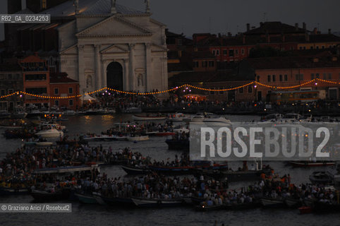 VENEZIA 20 LUGLIO 2008 . FESTA DEL REDENTORE SUL CANTIERE DI PUNTA DELLA DOGANA MONIQUE VEUTE ©Graziano Arici/Rosebud2 DOTTOR GROUP FUOCHI ARTIFICIO