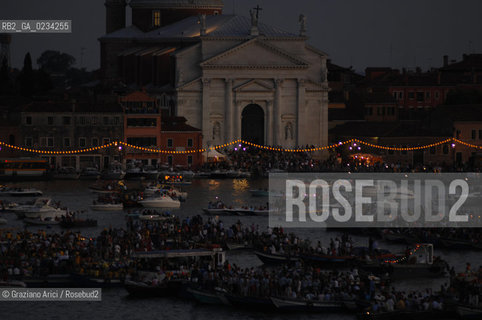 VENEZIA 20 LUGLIO 2008 . FESTA DEL REDENTORE SUL CANTIERE DI PUNTA DELLA DOGANA MONIQUE VEUTE ©Graziano Arici/Rosebud2 DOTTOR GROUP FUOCHI ARTIFICIO