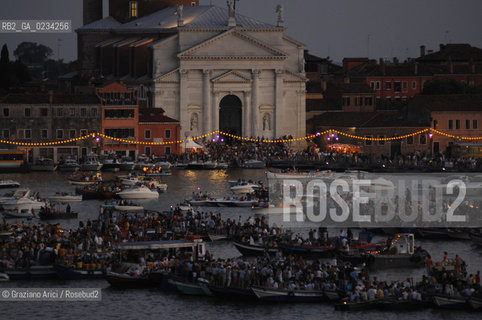 VENEZIA 20 LUGLIO 2008 . FESTA DEL REDENTORE SUL CANTIERE DI PUNTA DELLA DOGANA MONIQUE VEUTE ©Graziano Arici/Rosebud2 DOTTOR GROUP FUOCHI ARTIFICIO