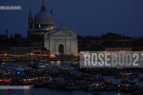 VENEZIA 20 LUGLIO 2008 . FESTA DEL REDENTORE SUL CANTIERE DI PUNTA DELLA DOGANA MONIQUE VEUTE ©Graziano Arici/Rosebud2 DOTTOR GROUP FUOCHI ARTIFICIO