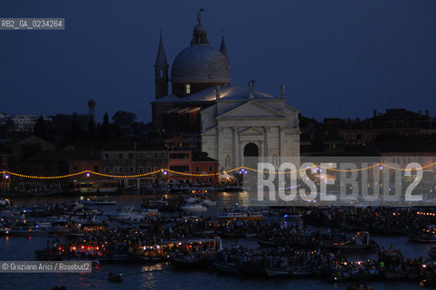 VENEZIA 20 LUGLIO 2008 . FESTA DEL REDENTORE SUL CANTIERE DI PUNTA DELLA DOGANA MONIQUE VEUTE ©Graziano Arici/Rosebud2 DOTTOR GROUP FUOCHI ARTIFICIO