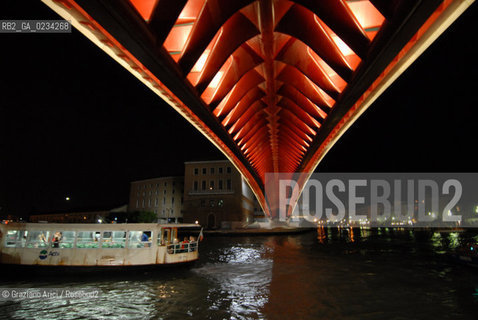 VENICE 2/09/08 - THE NEW 4TH BRIDGE ONGRAND CANAL IN VENICE DESIGNED BY THE SPANISH ARCHITECT SANTIAGO CALATRAVA © MARTA BUSO/ARICI/GRAZIANERI ARCHITETTO ARCHITETTURA PONTE