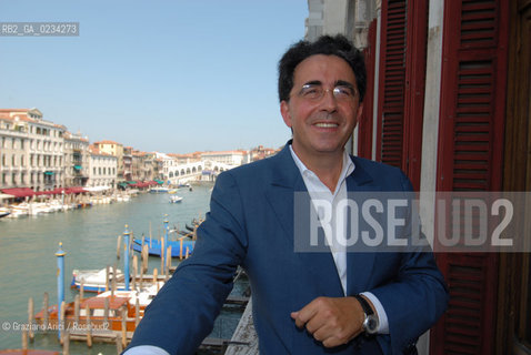 VENICE 2/09/08 - THE ARCHITECT SANTIAGO CALATRAVA DESIGNER OF THE NEW 4TH BRIDGE ON GRAND CANAL IN VENICE   © MARTA BUSO/ARICI/GRAZIANERI ARCHITETTO ARCHITETTURA PONTE