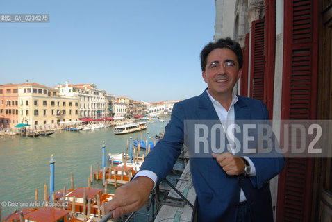 VENICE 2/09/08 - THE ARCHITECT SANTIAGO CALATRAVA DESIGNER OF THE NEW 4TH BRIDGE ON GRAND CANAL IN VENICE   © MARTA BUSO/ARICI/GRAZIANERI ARCHITETTO ARCHITETTURA PONTE