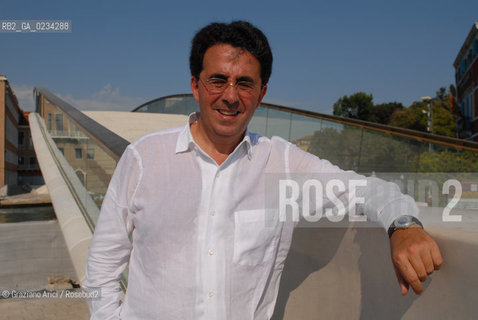 VENICE 2/09/08 - THE ARCHITECT SANTIAGO CALATRAVA DESIGNER OF THE NEW 4TH BRIDGE ON GRAND CANAL IN VENICE   © MARTA BUSO/ARICI/GRAZIANERI ARCHITETTO ARCHITETTURA PONTE