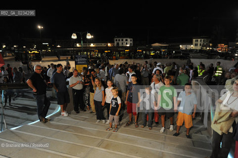 VENICE 11/9/08 UNEXPECTED INAUGURATION WITH THE MAYOR MASSIMO CACCIARI IN THE NIGHT OF NEW BRIDGE ON THE GRAND CANAL DESIGNED BY THE ARCHITECT SANTIAGO CALATRAVA ©Graziano Arici/Rosebud2 PONTE CANAL GRANDE