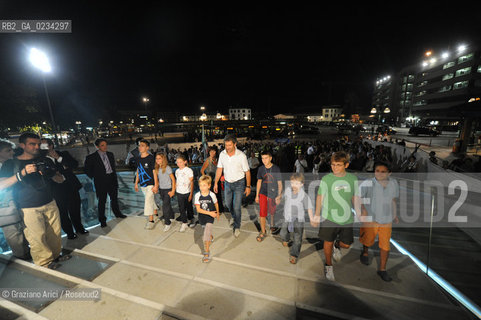 VENICE 11/9/08 UNEXPECTED INAUGURATION WITH THE MAYOR MASSIMO CACCIARI IN THE NIGHT OF NEW BRIDGE ON THE GRAND CANAL DESIGNED BY THE ARCHITECT SANTIAGO CALATRAVA ©Graziano Arici/Rosebud2 PONTE CANAL GRANDE